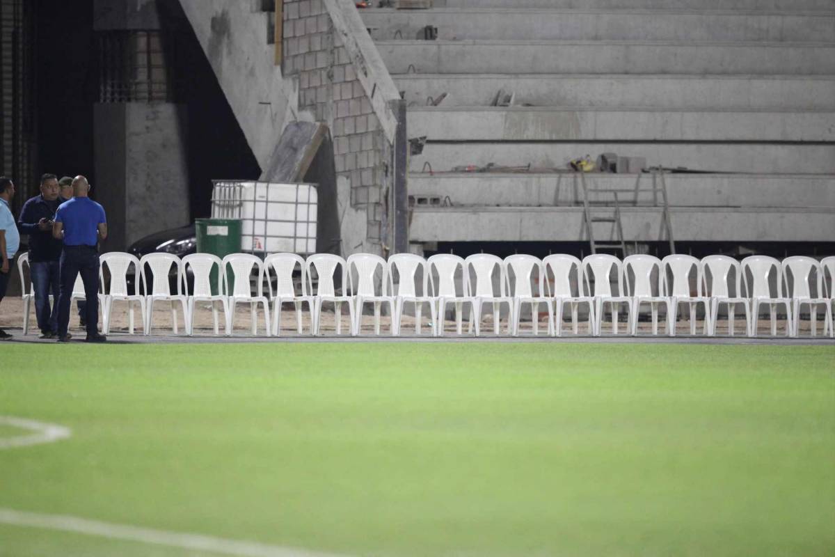 Penoso: Con sillas plásticas y arreglos de último minuto se jugará el Motagua vs Cincinnati