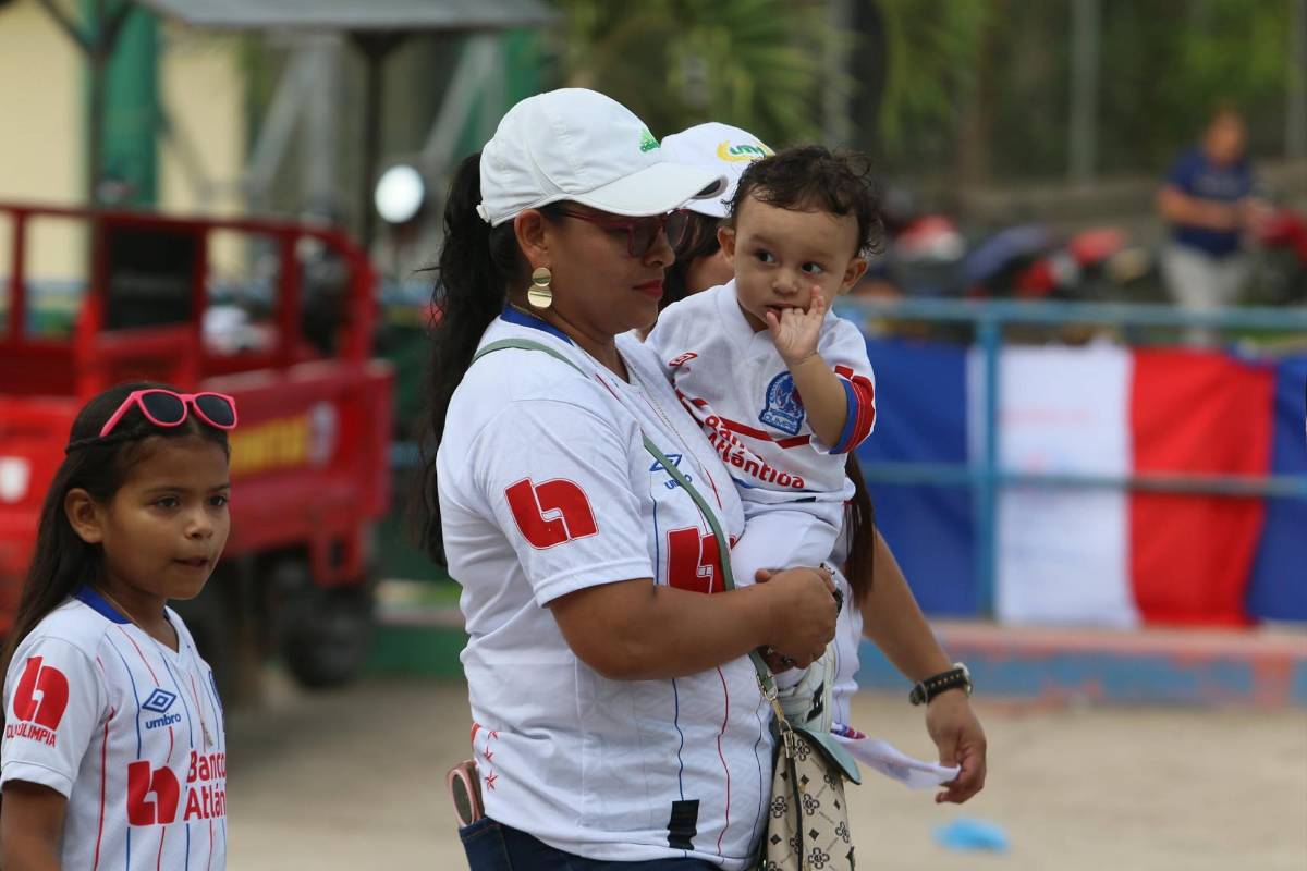 Lindas chicas, el infiltrado, gesto de Espinel y festejo de Olimpia tras vencer al Juticalpa FC