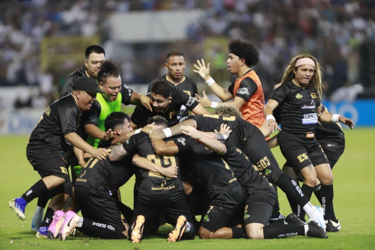 Jugadores se van a los golpes, inesperado héroe y Supremo celebró con Milagro Flores en partido de tiktokers