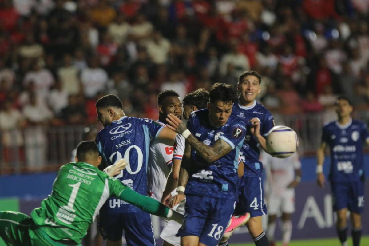 Tristeza de Olimpia, jugador de Cartaginés se burla de la Ultra, leyenda presente y villano en Concacaf