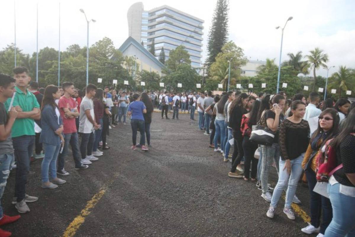 Cerca de 18,000 jóvenes llegan a la Universidad Nacional Autónoma de Honduras para realizar la Prueba de Aptitud Académica (PAA)