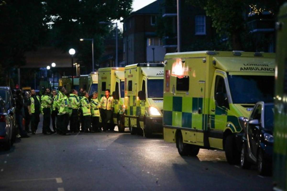 Voraz incendio consume la Grenfell Tower, un edificio de 27 plantas en Londres