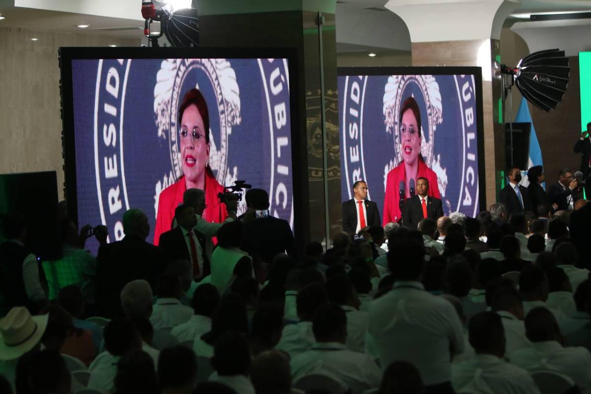 Xiomara Castro: “Nada me detiene para trabajar y vencer a los que se oponen a la refundación”