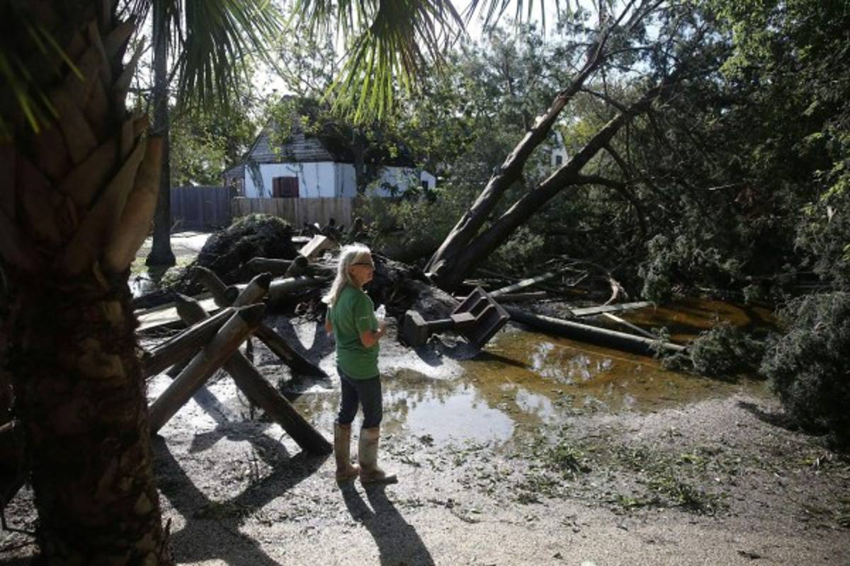 Huracán Matthew azota a la costa este de Estados Unidos y deja cinco muertos