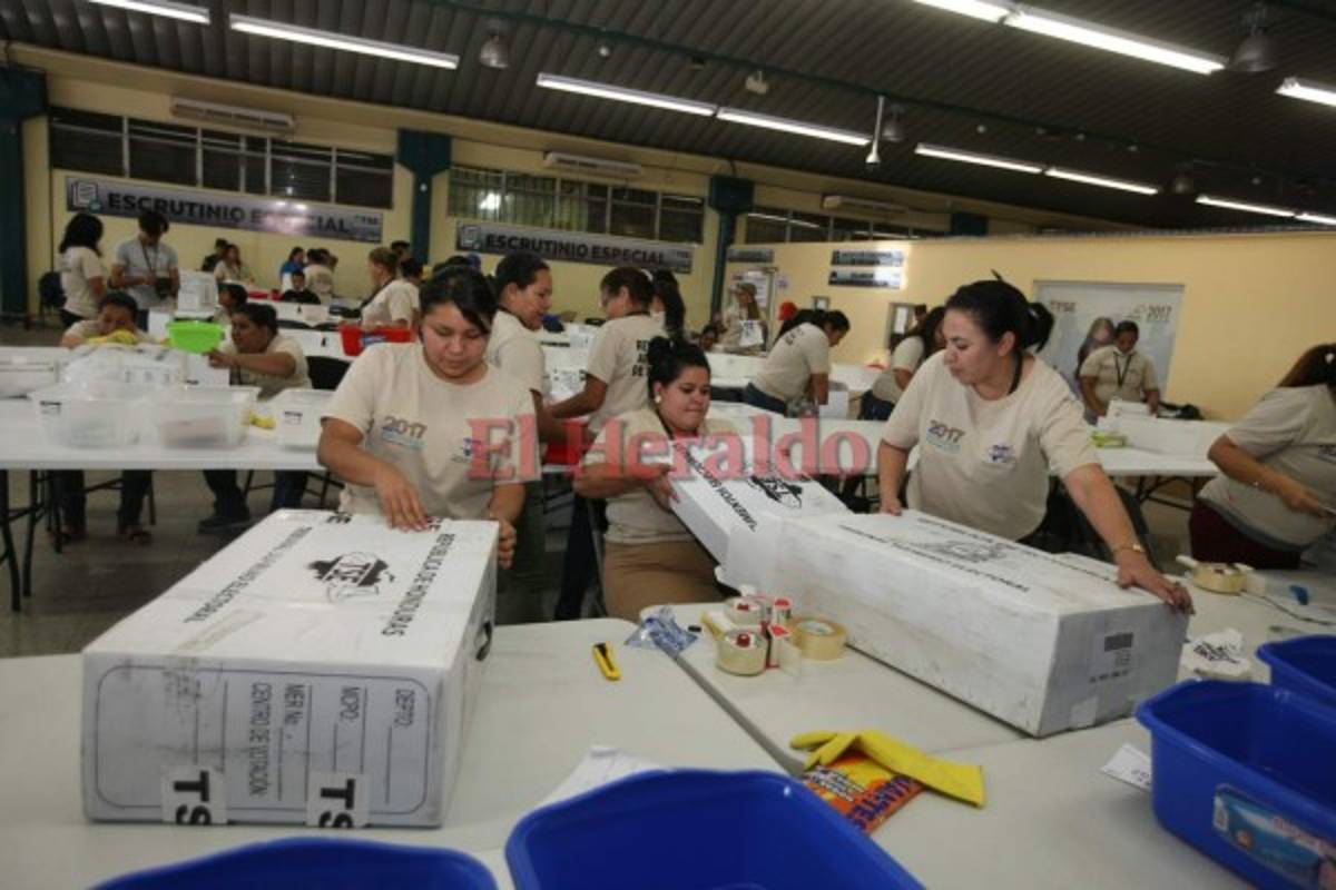 JOH aventaja este jueves a Nasralla en última fase del conteo de actas electorales