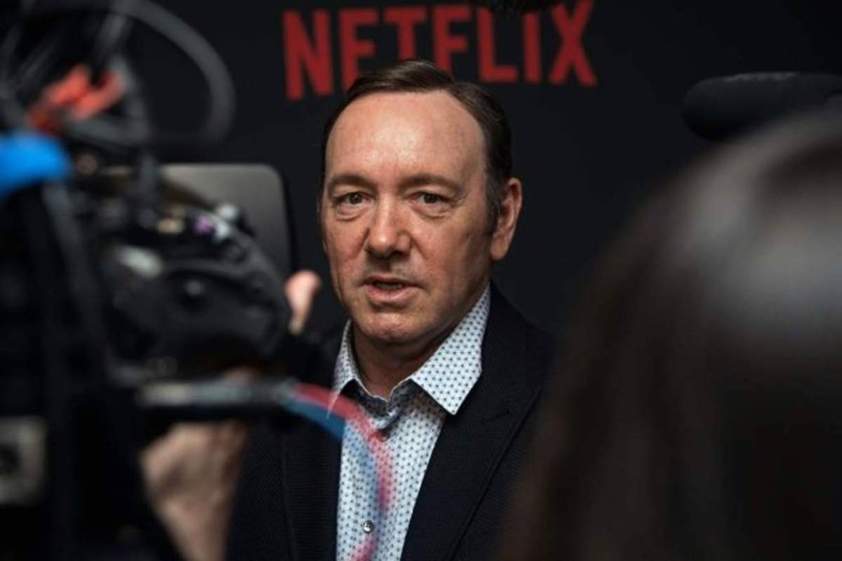 Kevin Spacey se disculpa por serias acusaciones sexuales y se declara homosexual