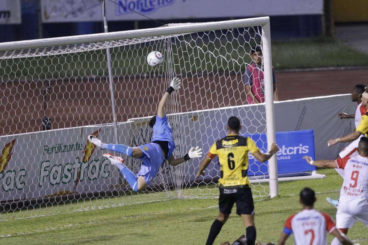 Rony Martínez marca tremendo doblete y Real Sociedad gana 3-2 a Real España