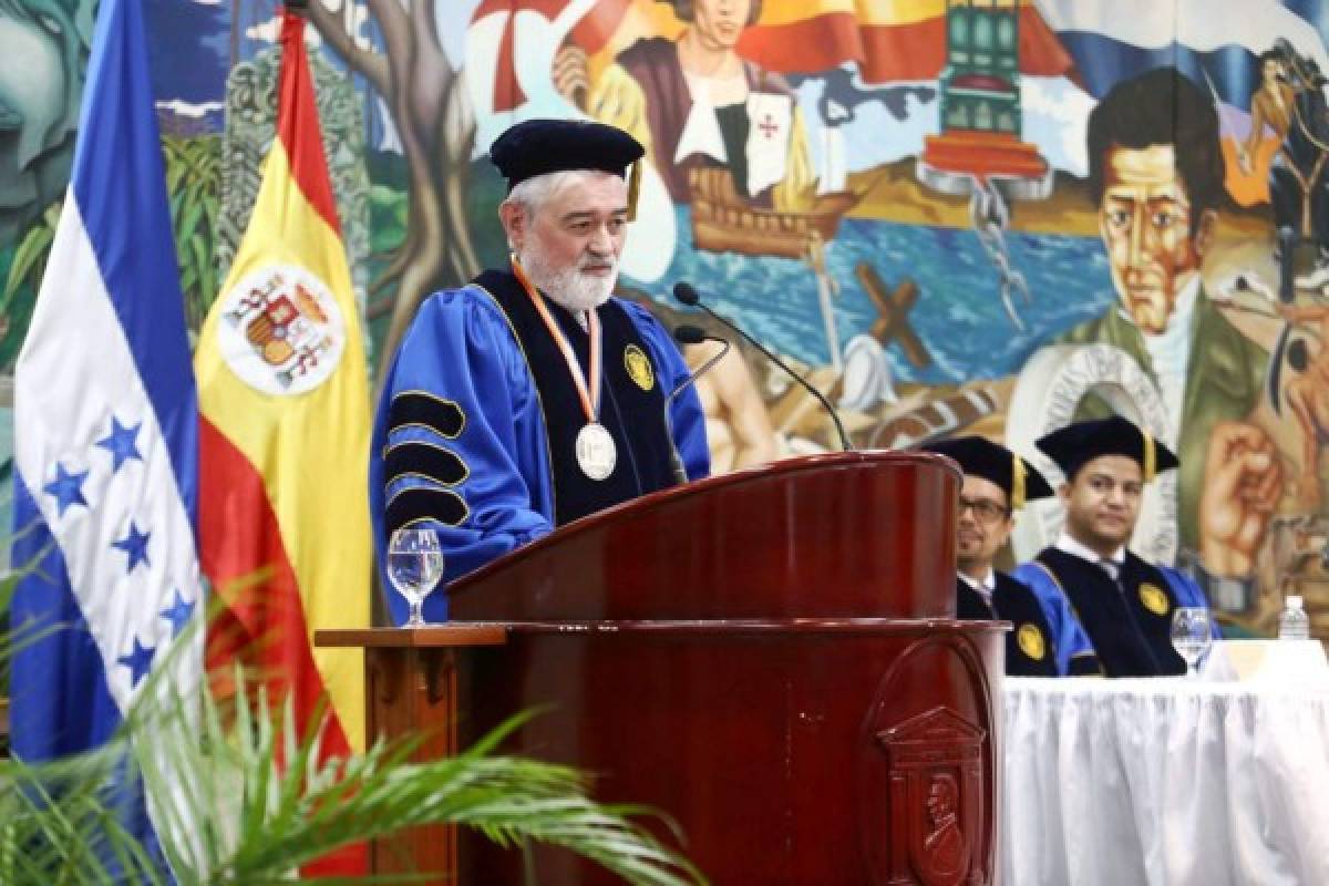 La UPNFM le otorga la distinción Doctor Honoris Causa a Darío Villanueva