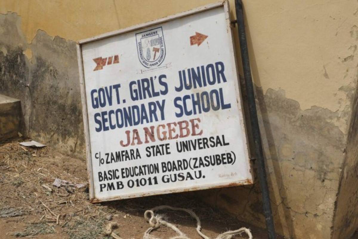 Pistoleros realizan secuestros masivos en escuelas de Nigeria; la mayoría de niñas siguen desaparecidas