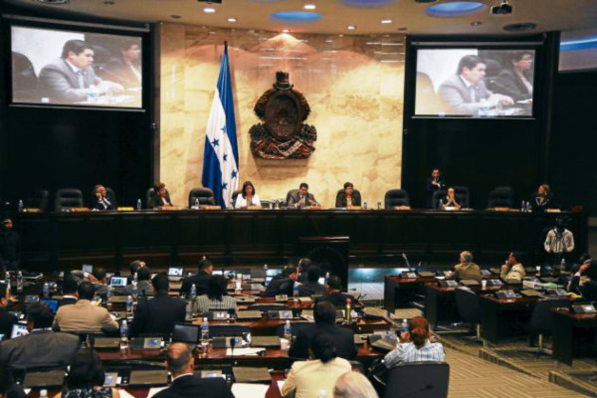 Lobo pide al Cohep no rechazar cobro del 1% al Impuesto sobre la Renta