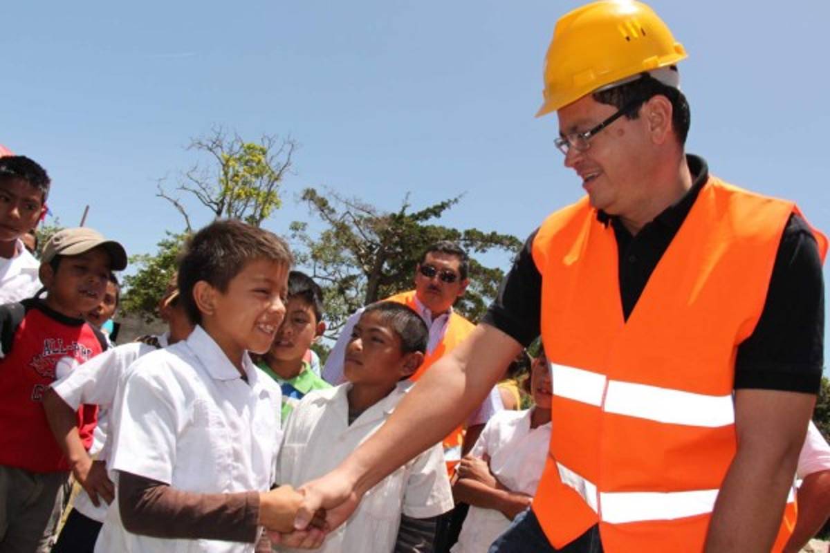 Marlon Escoto celebró cuatro años como ministro de Educación de Honduras