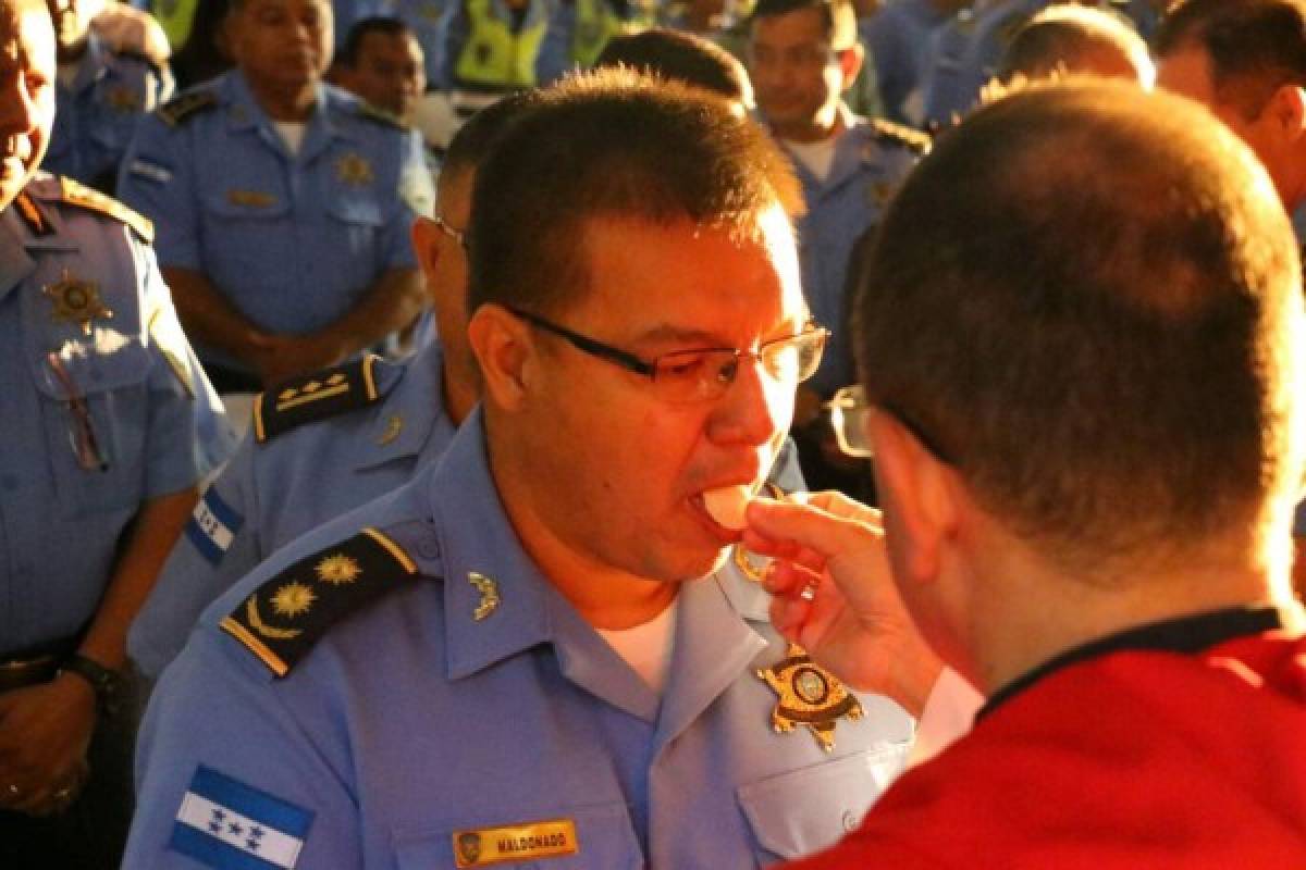 Con nuevo uniforme la policía hondureña celebra su 134 aniversario