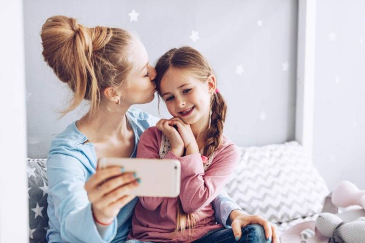 Los smartphones con una buena cámara para tenerla siempre en contacto a través de una videollamada.