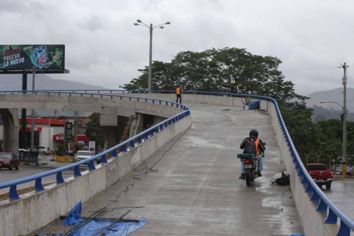 Por habilitarse el paso elevado de la América