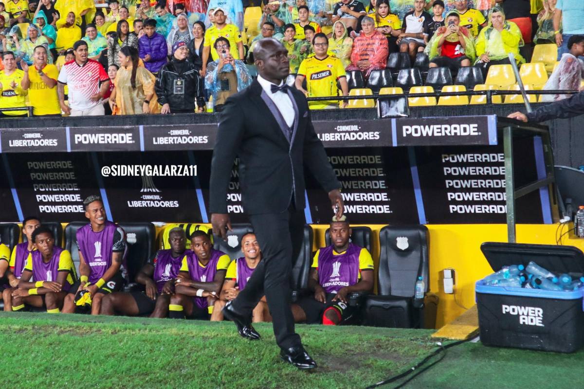 Los looks más icónicos de Segundo Castillo, DT del Barcelona de Ecuador