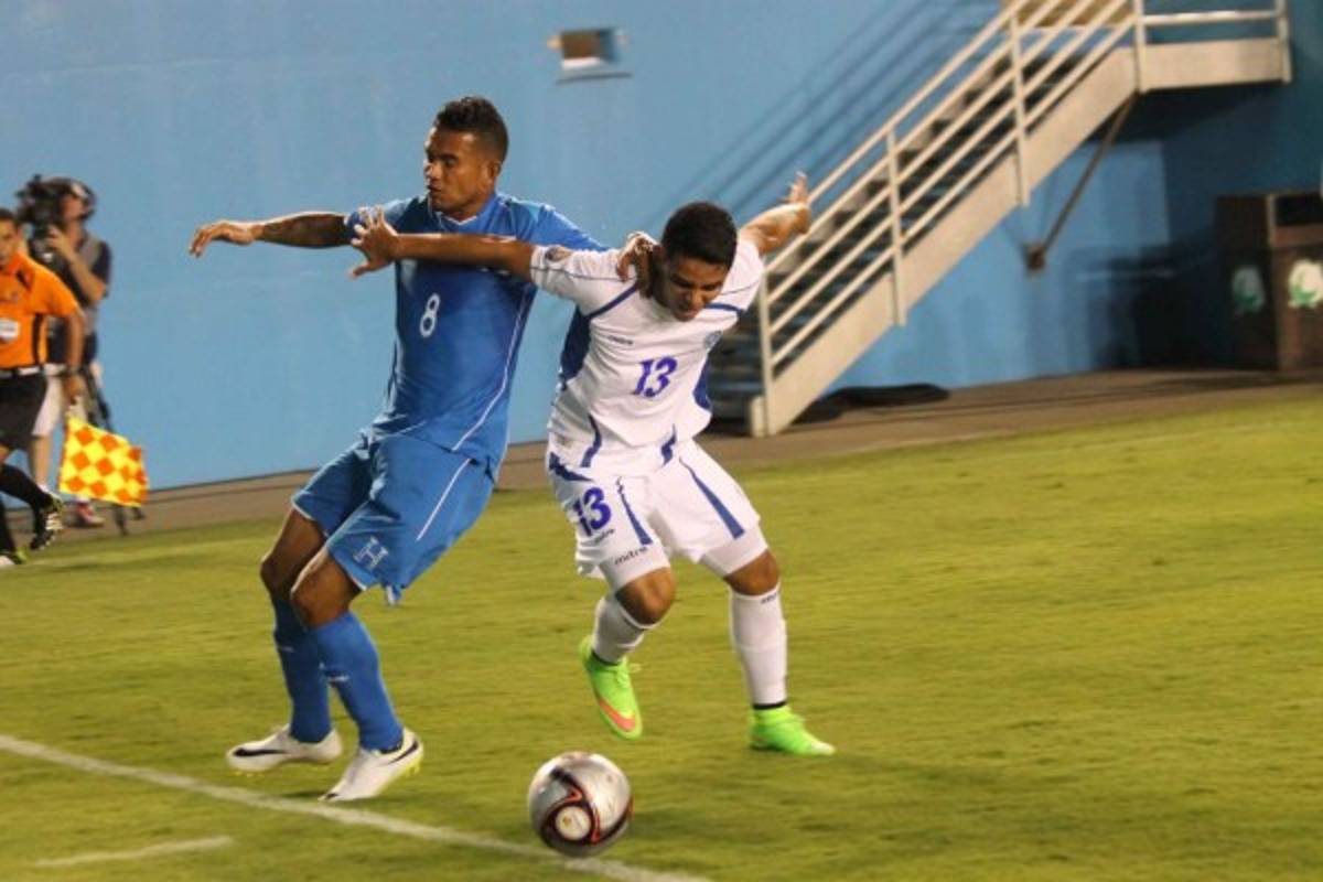 El Salvador le gana con justicia a una Honduras mediocre