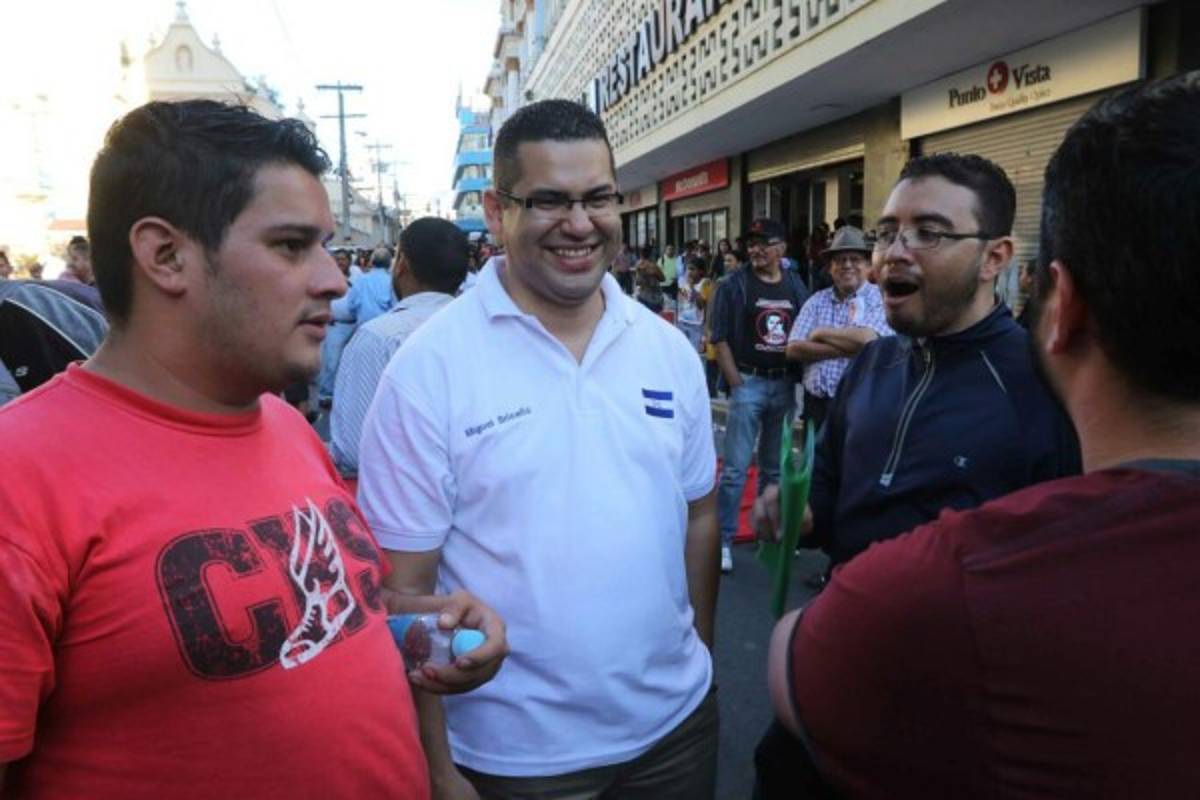 Libre y la Resistencia protestan en las afueras del Congreso
