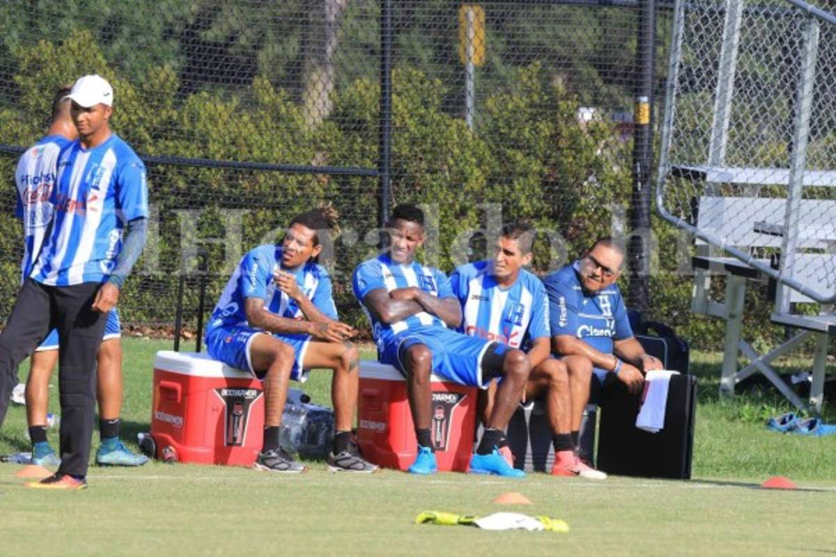 Los seleccionados descansaban tras el duro entrenamiento de este sábado. (Fotos: Ronal Aceituno / Grupo Opsa)