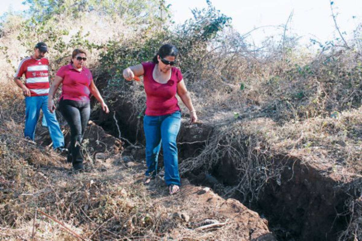 Temen morir soterrados por fallas en montaña