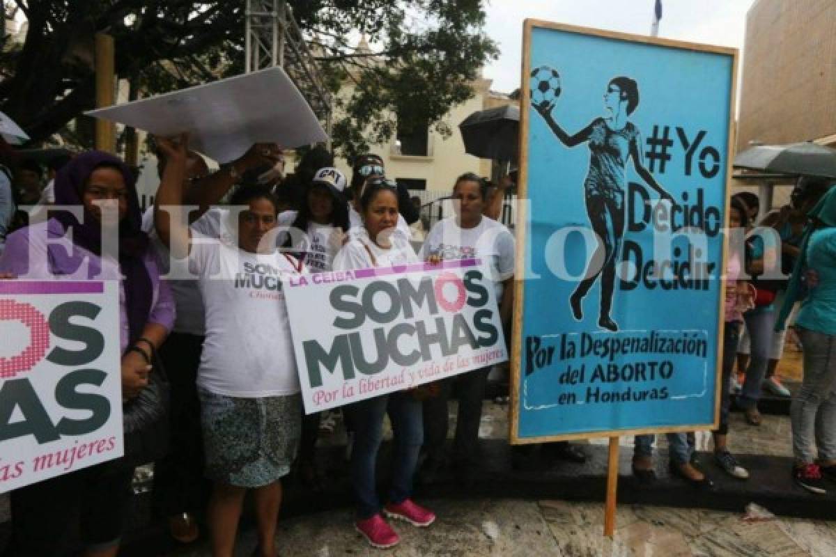 Entre protestas, comisión del Congreso Nacional se reúne con sectores por la despenalización del aborto