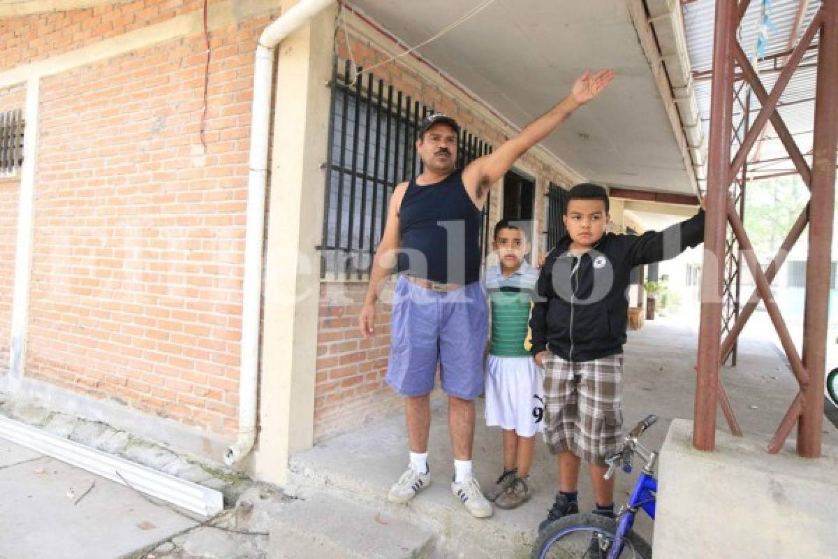 Miguel Carbajal y sus hijos permanecieron encerrados. Foto Marvin Salgado/EL HERALDO