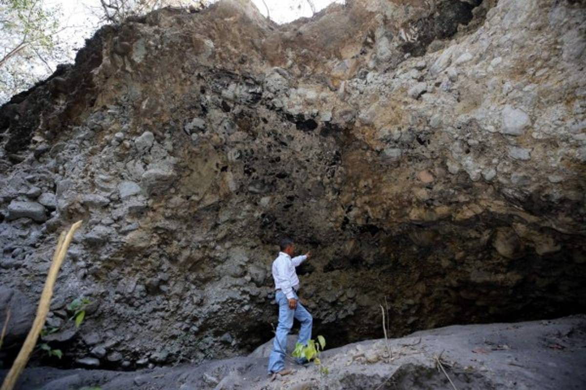 En la aldea Las Mercedes hay una cueva que servía de refugio de primitivos lencas.