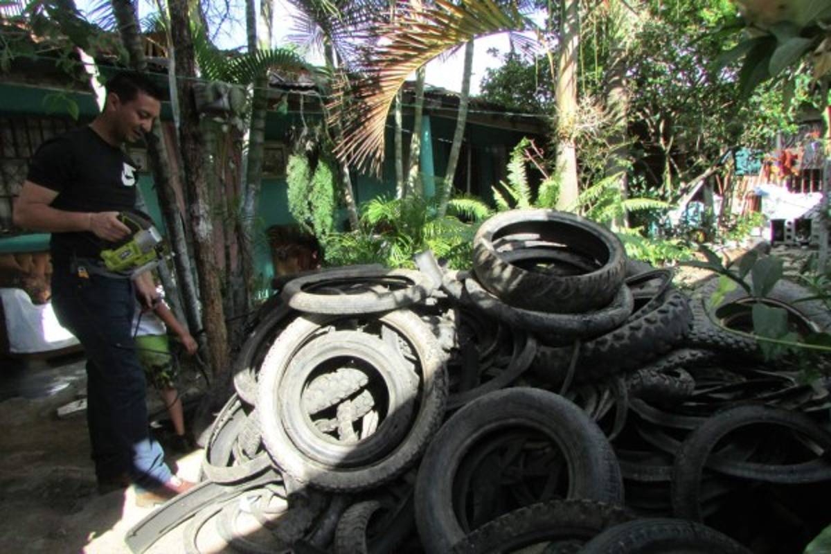 Llantas de motos transformadas en originales rugidos del arte