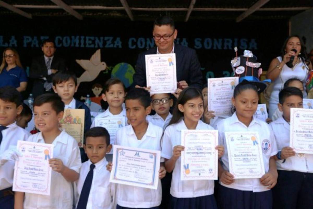 Educación clausura el año escolar 2015  