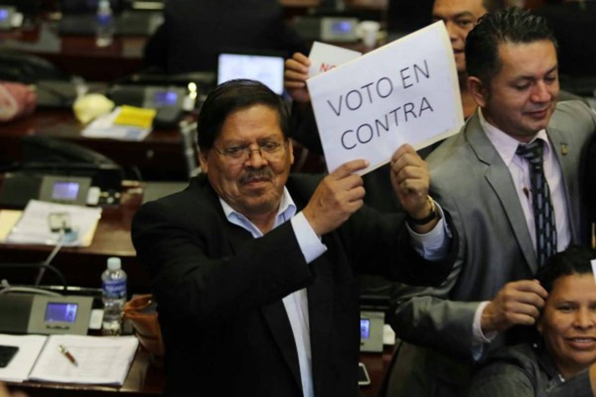 Acalorado debate entre diputados de Libre previo a la elección de la CSJ