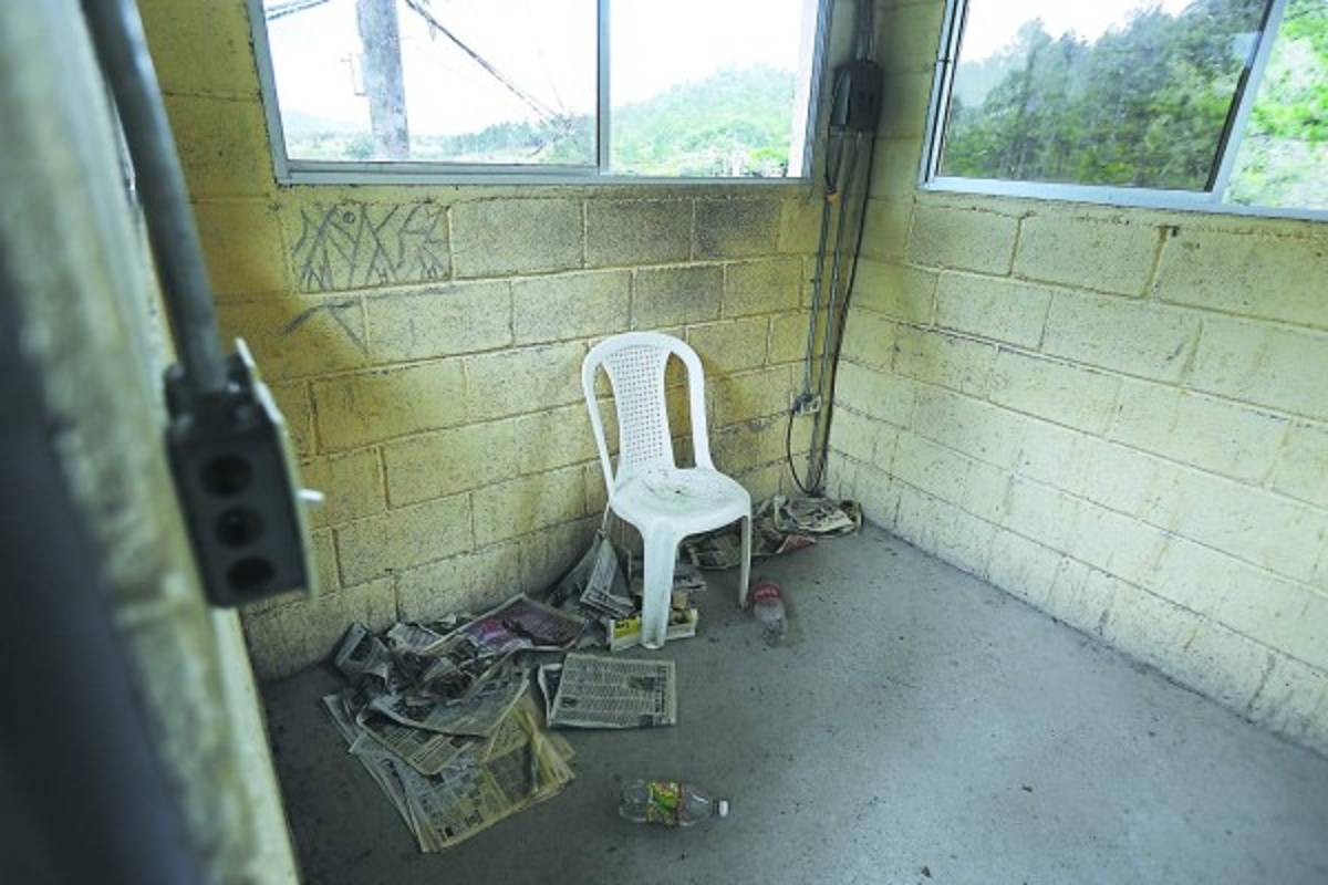 En el interior de los torreones se puede observar el abandono en que se encuentra el penal.