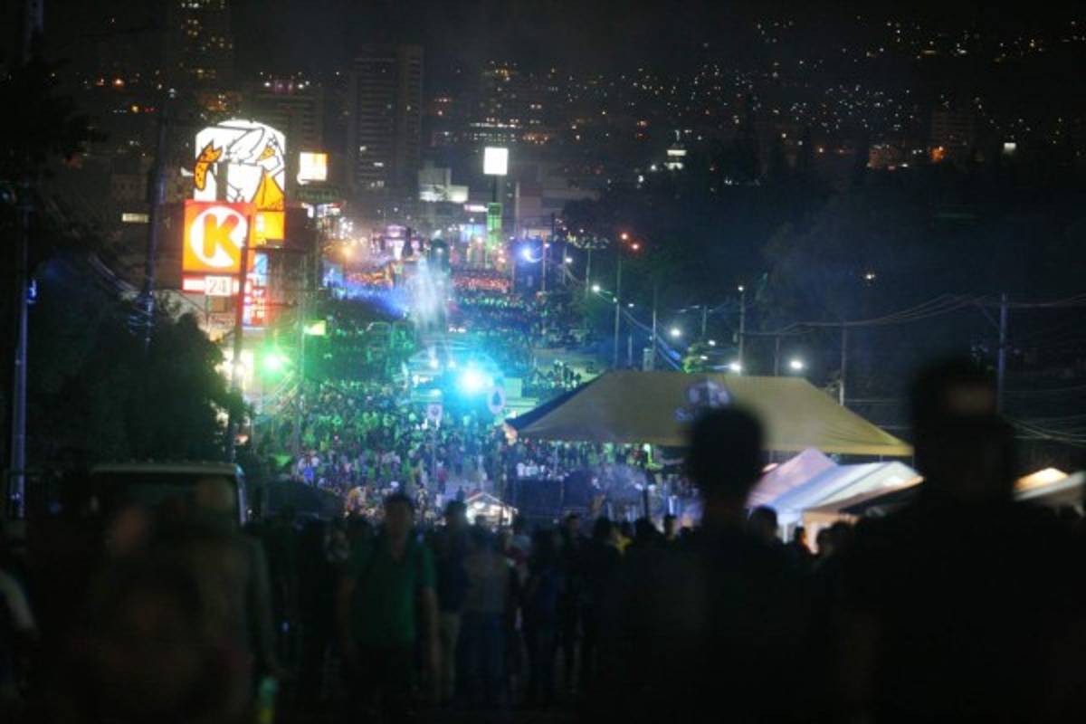 Tegucigalpa derrocha color y algarabía en el carnaval por su 438 aniversario
