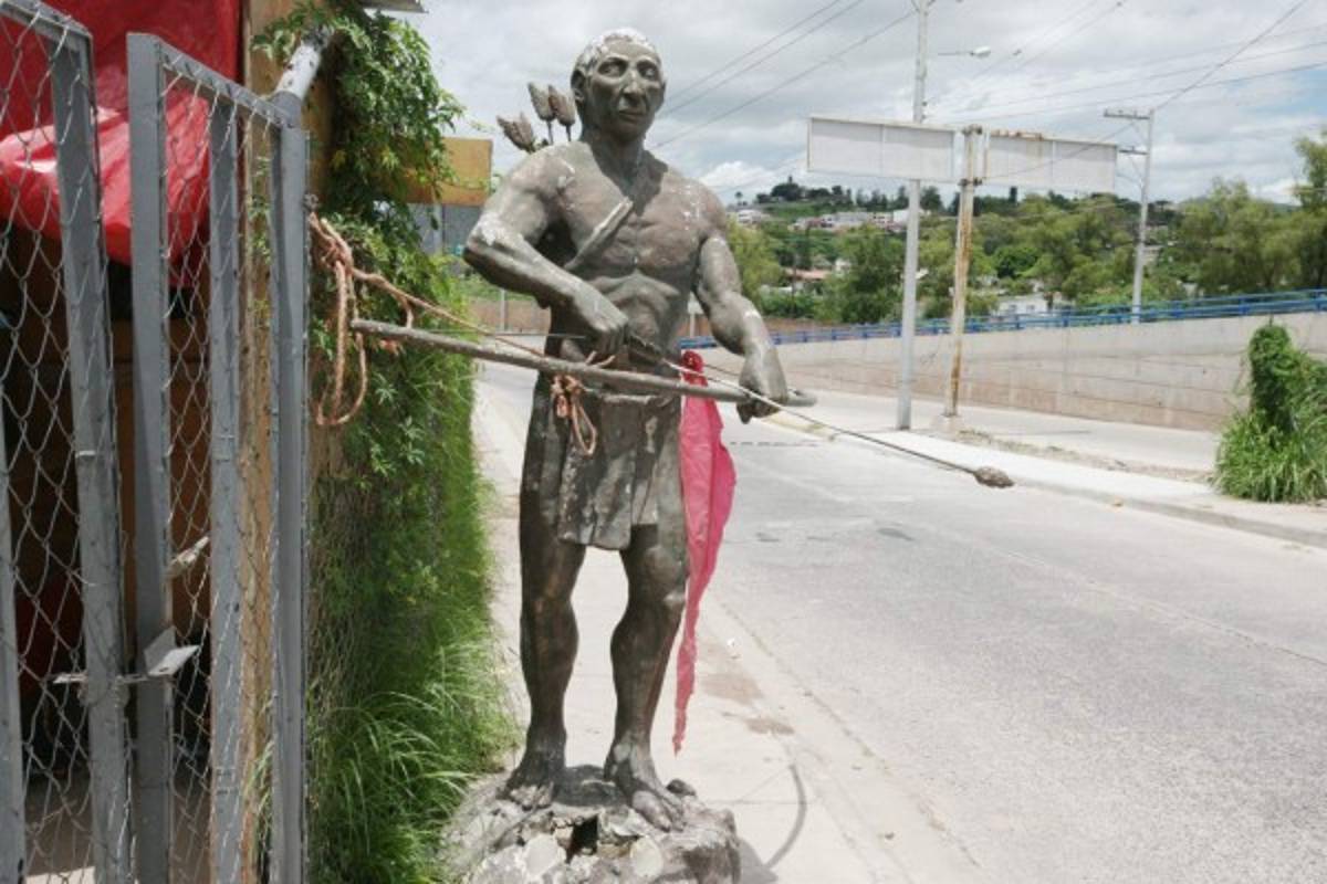 En la capital se le rinde homenaje al guerrero y bravío cacique Lempira