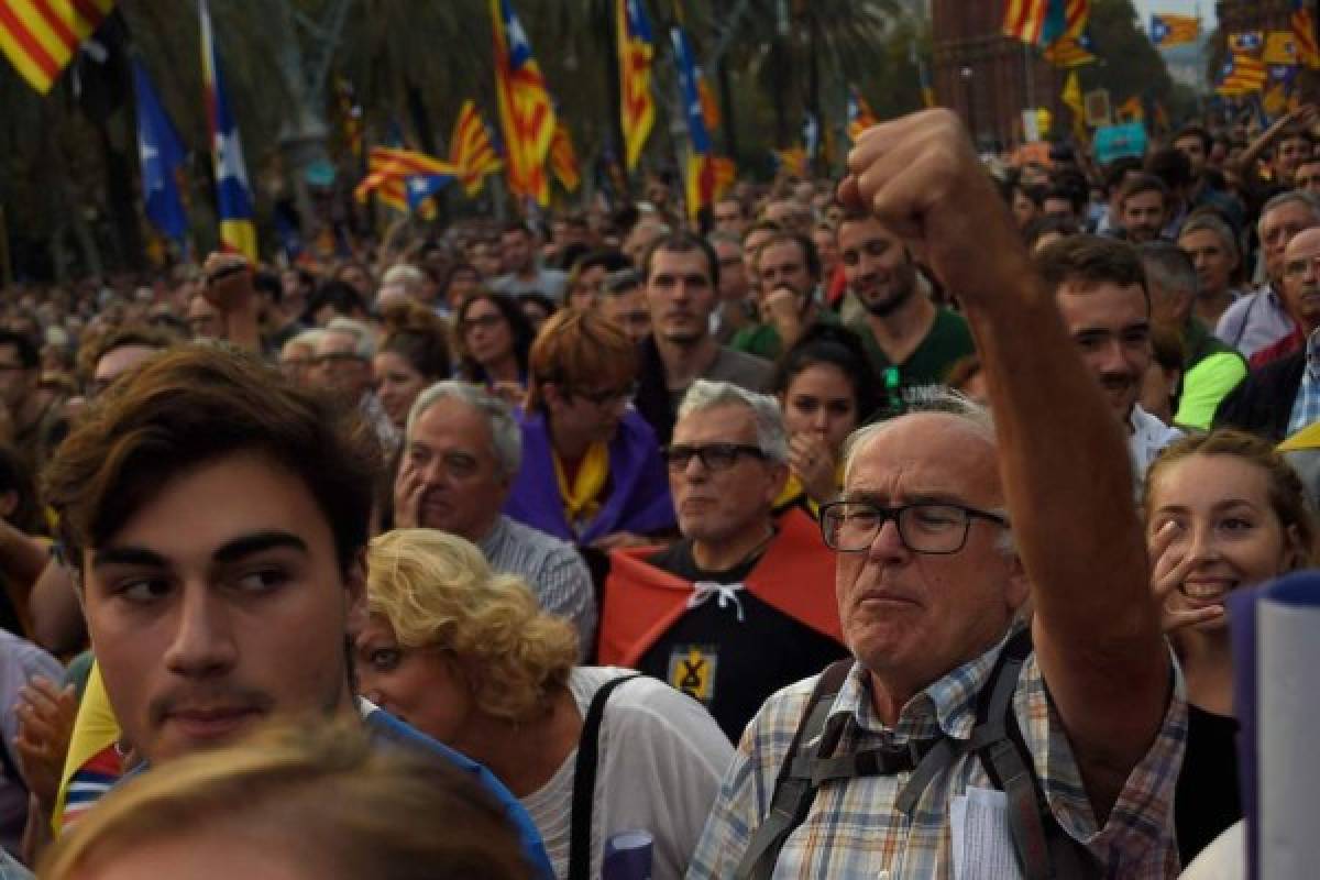 Constitución española permite a Madrid tomar el control de Cataluña