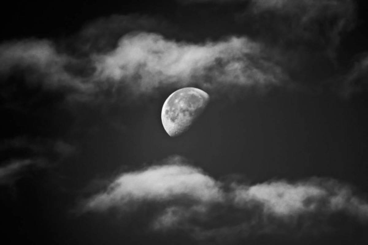 Luna negra, el extraño fenómeno que el mundo verá este viernes