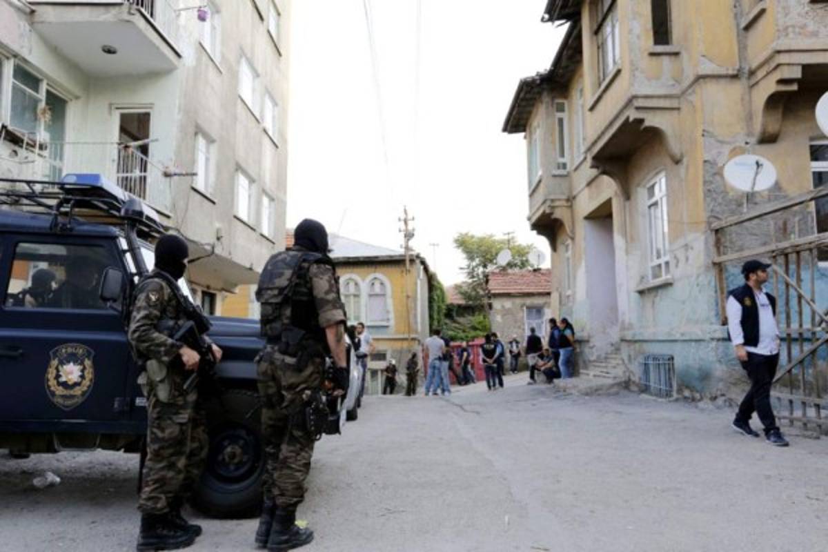 Detienen a dos sospechosos de preparar ataque suicida en Turquía