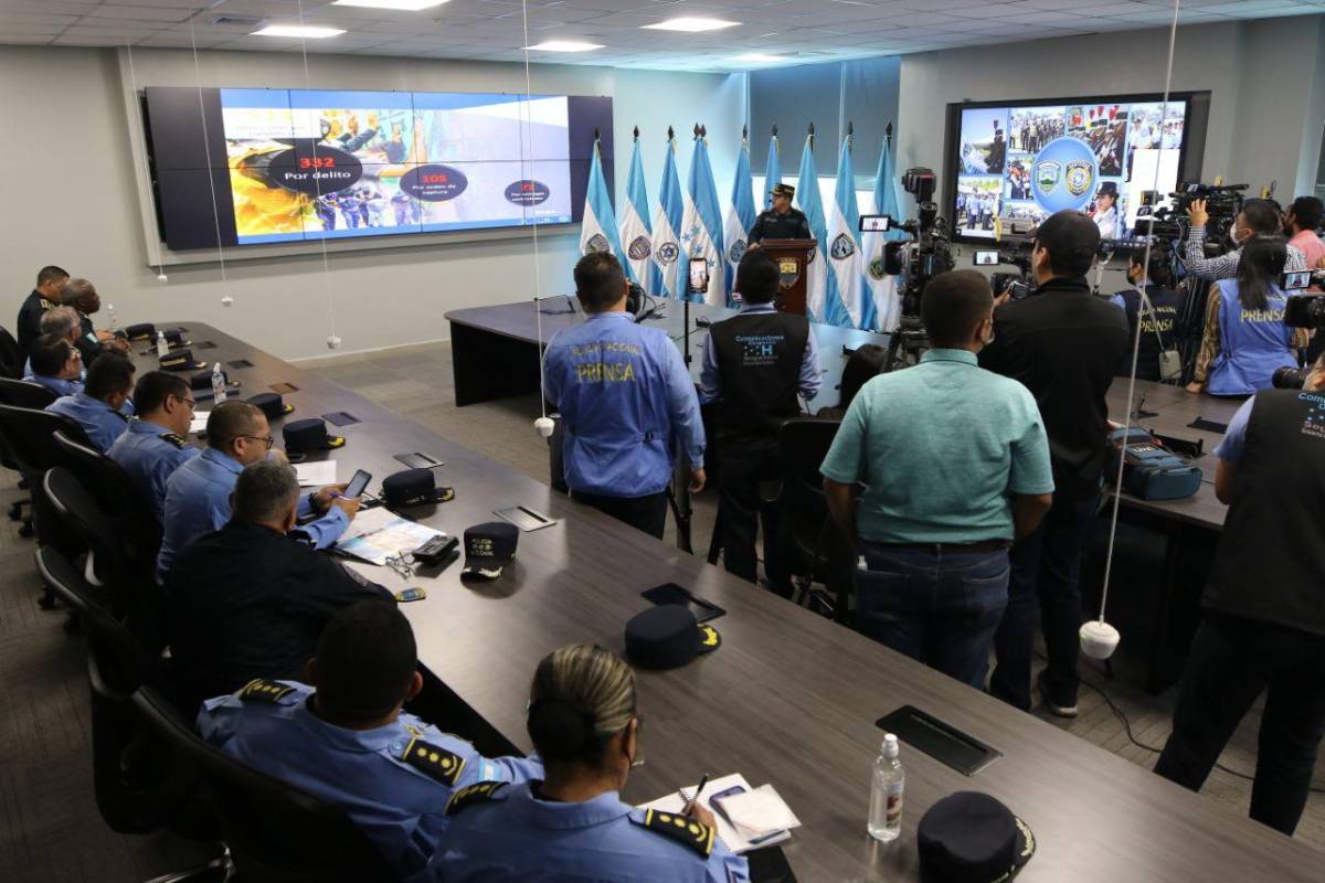 Tras una reunión que concluyó al mediodía, el director de la Policía Nacional, Gustavo Sánchez, anunció la ampliación del estado de excepción en Honduras.