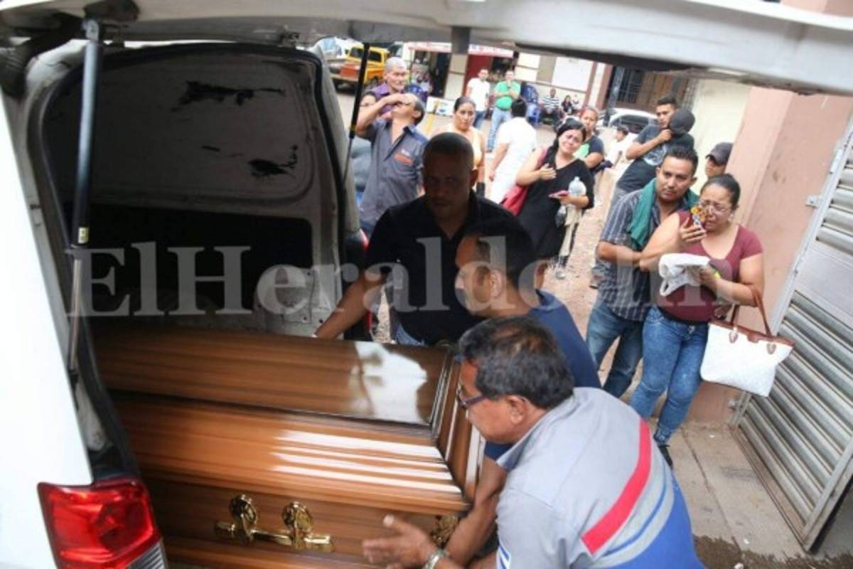 Reclaman los cuerpo de tres de las cinco personas muertas en la residencial Honduras