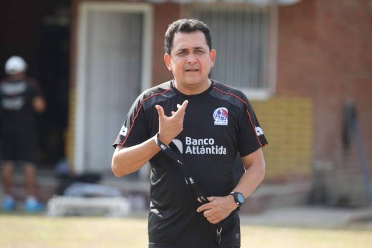 ¡Confirmado! Nahún Espinoza sigue como técnico del Olimpia