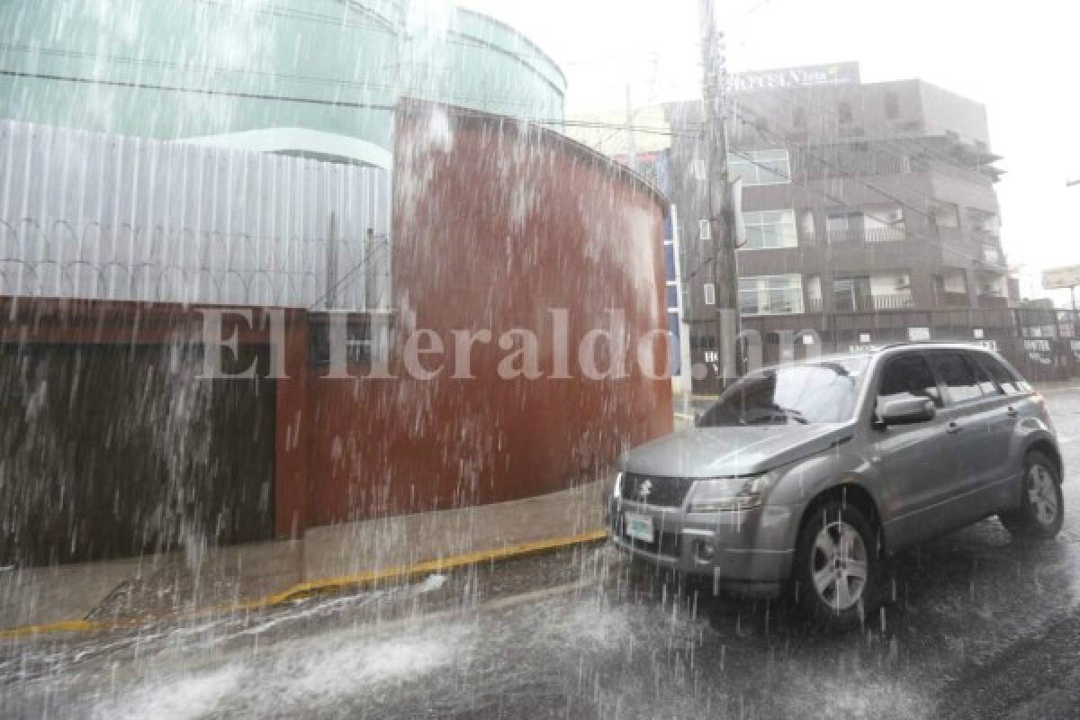 Lluvias con actividad eléctrica en la capital de Honduras este domingo