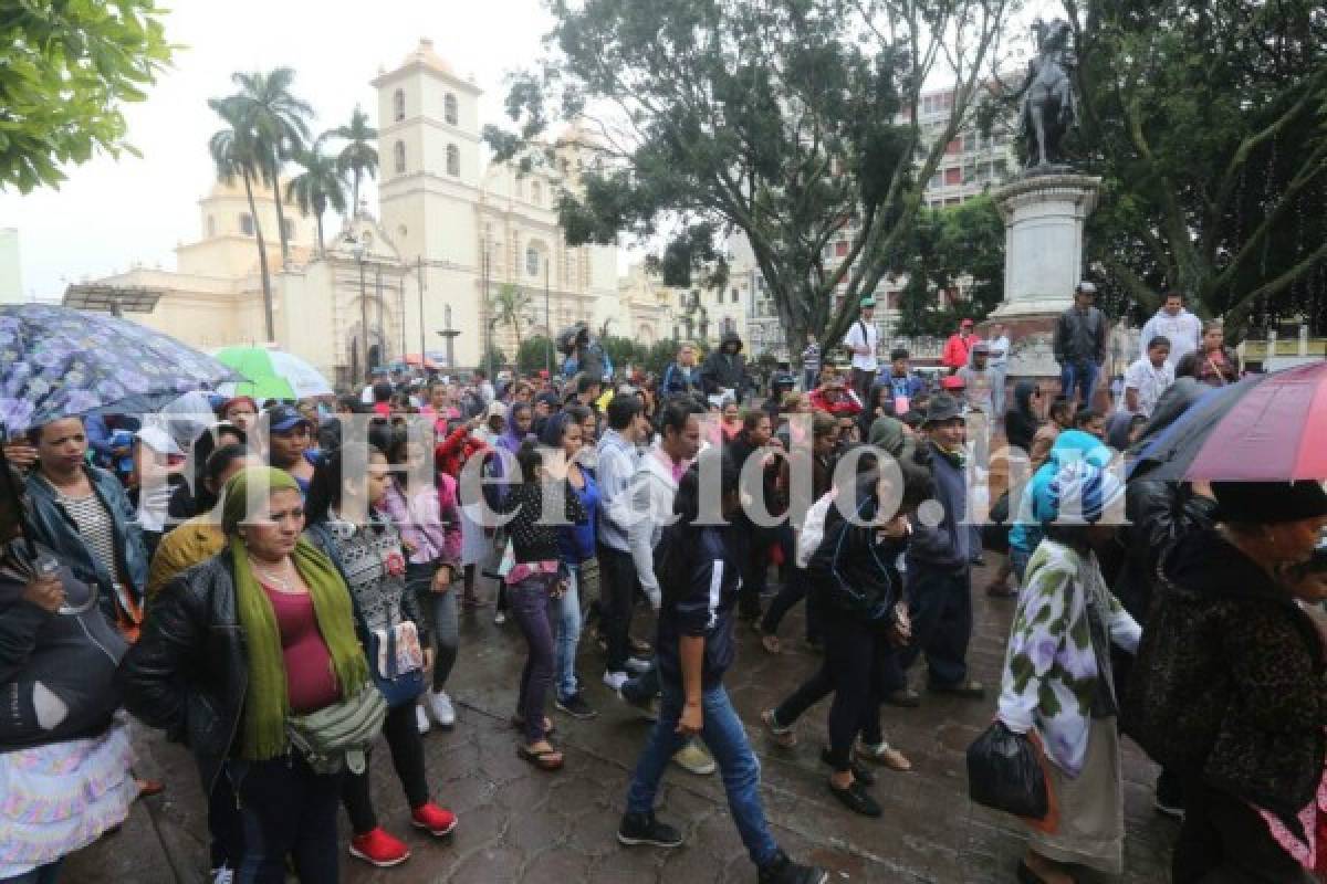 Vendedores ambulantes cierran comercios y se toman el centro de Tegucigalpa