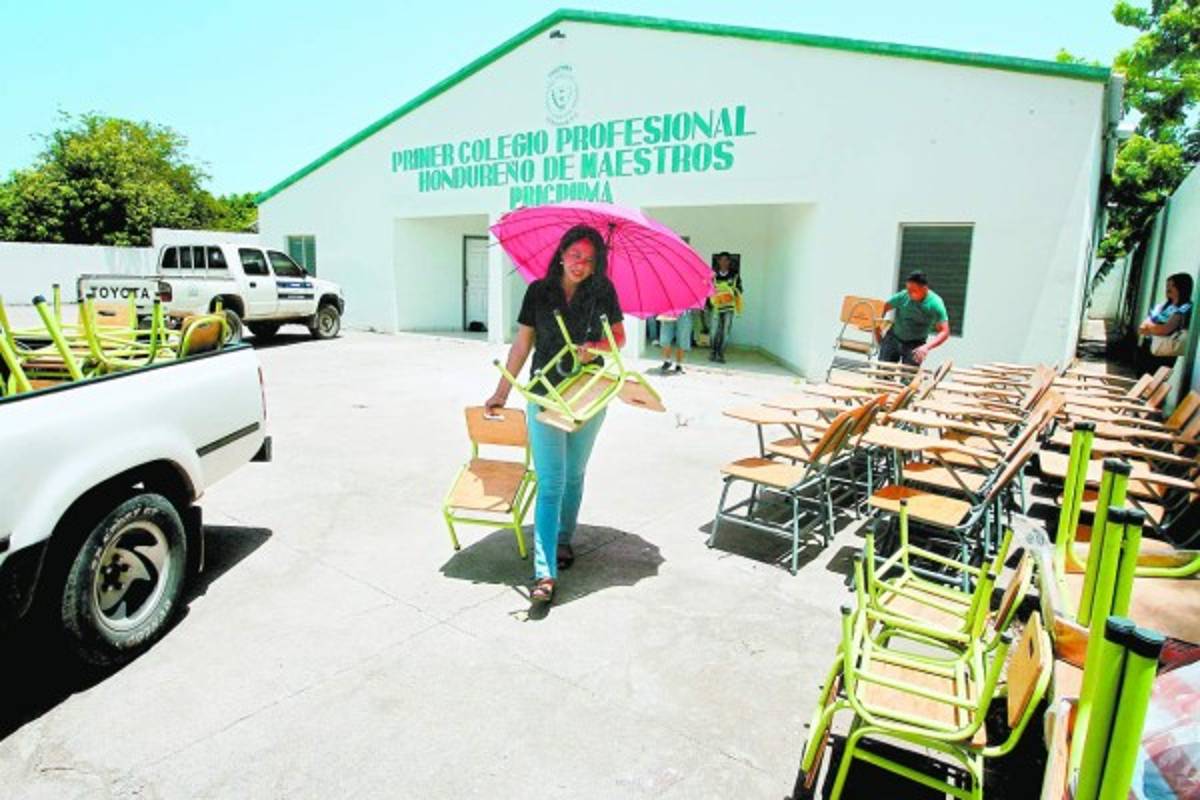 Centros educativos del sur reciben nuevo mobiliario