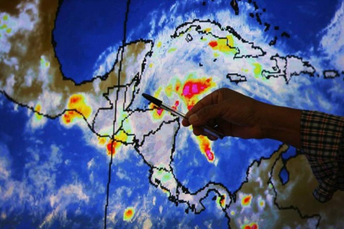 Onda tropical ingresará a Honduras el viernes
