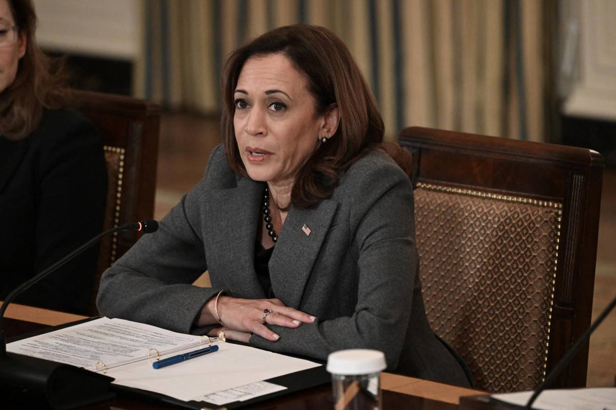 Vicepresidenta Kamala Harris sufrió un accidente de tránsito en Washington