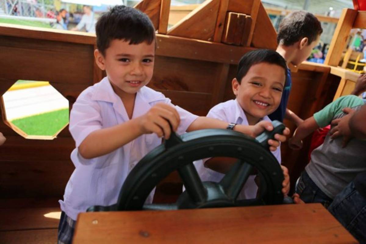 Inauguran moderno parque en la colonia 15 de Septiembre