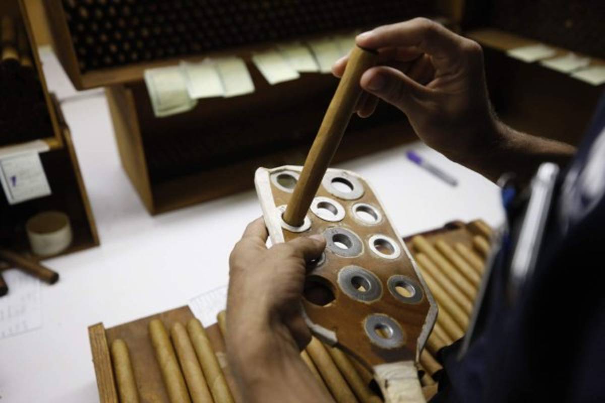 Los puros, un maridaje perfecto de humo y placer