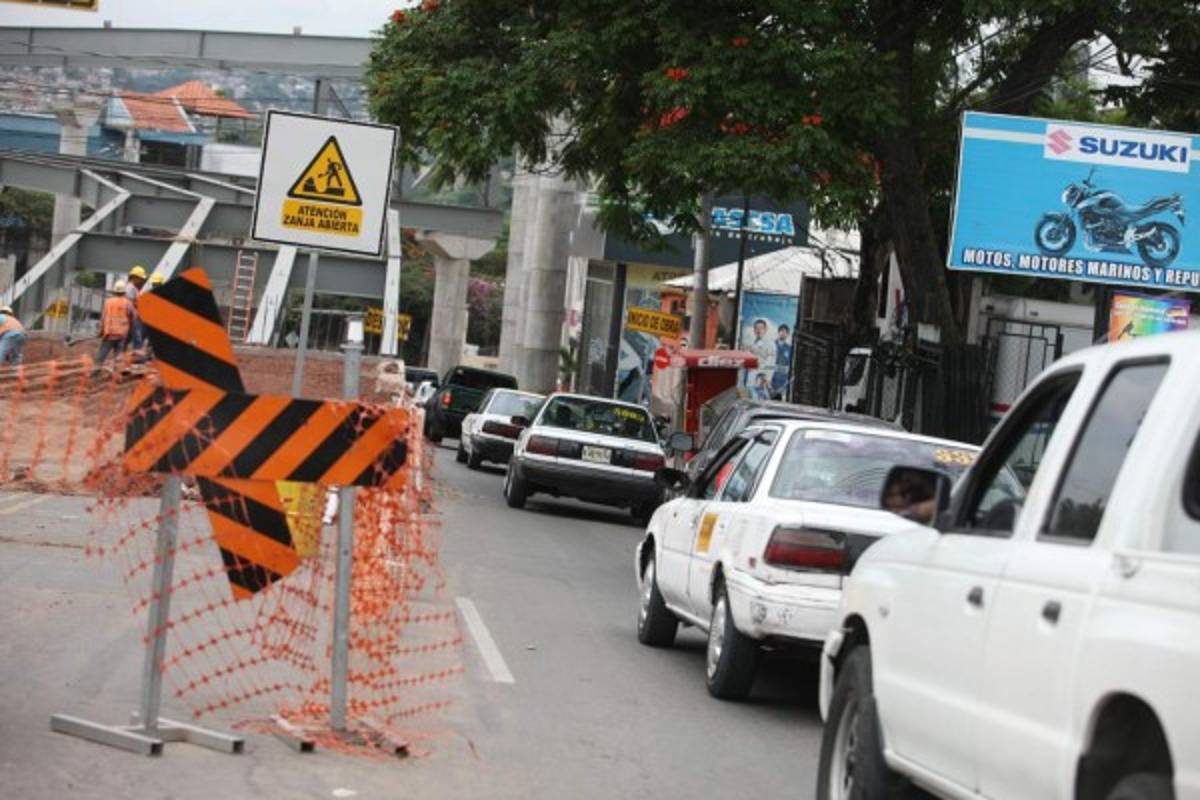 Advierten de intenso tráfico durante 12 meses en la capital