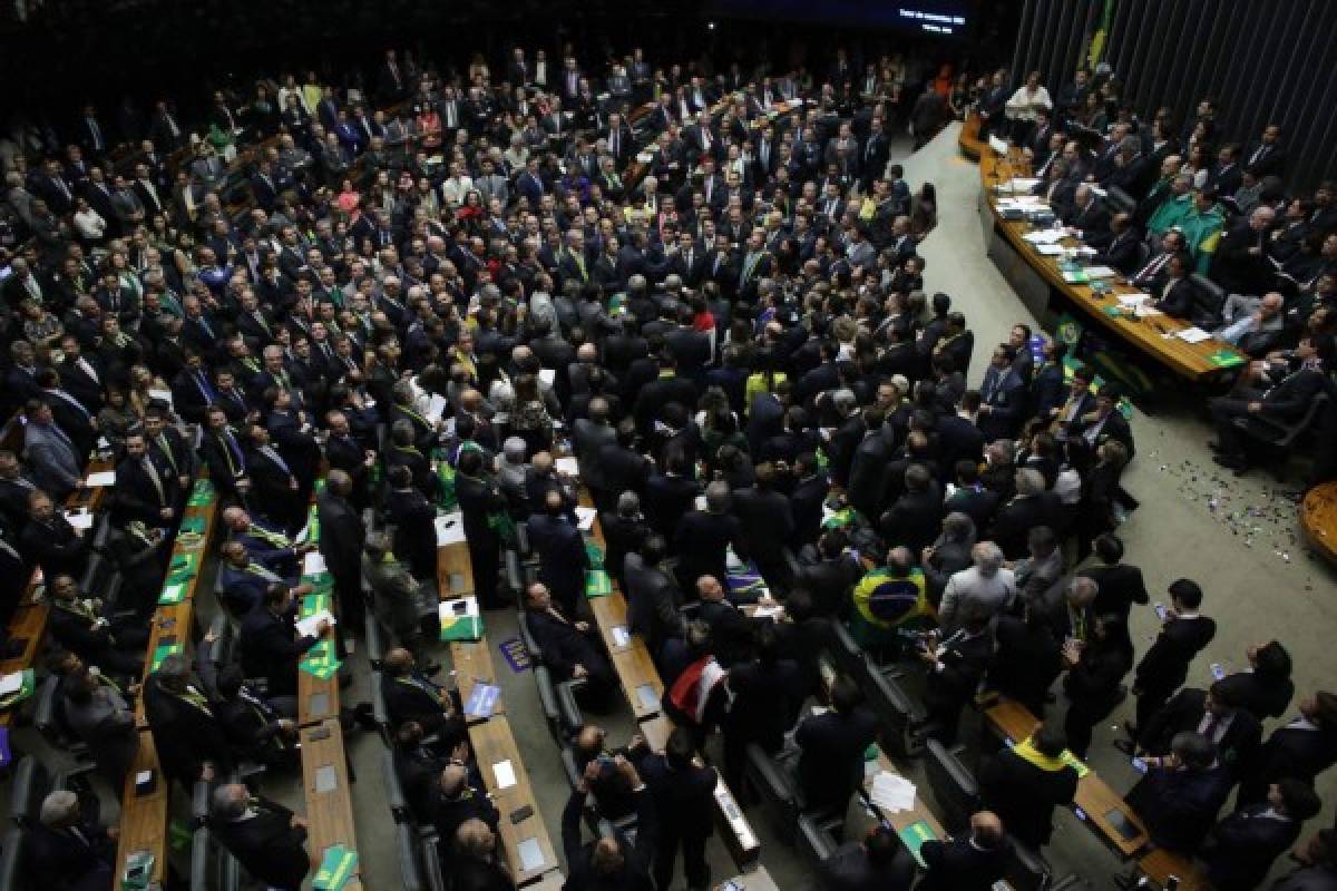 Diputados de Brasil abren la vía del juicio político a Dilma Rousseff