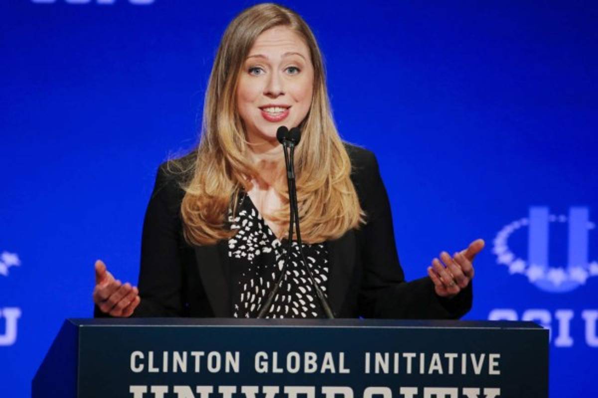 Chelsea, la mano derecha de Hillary, sale a la cancha