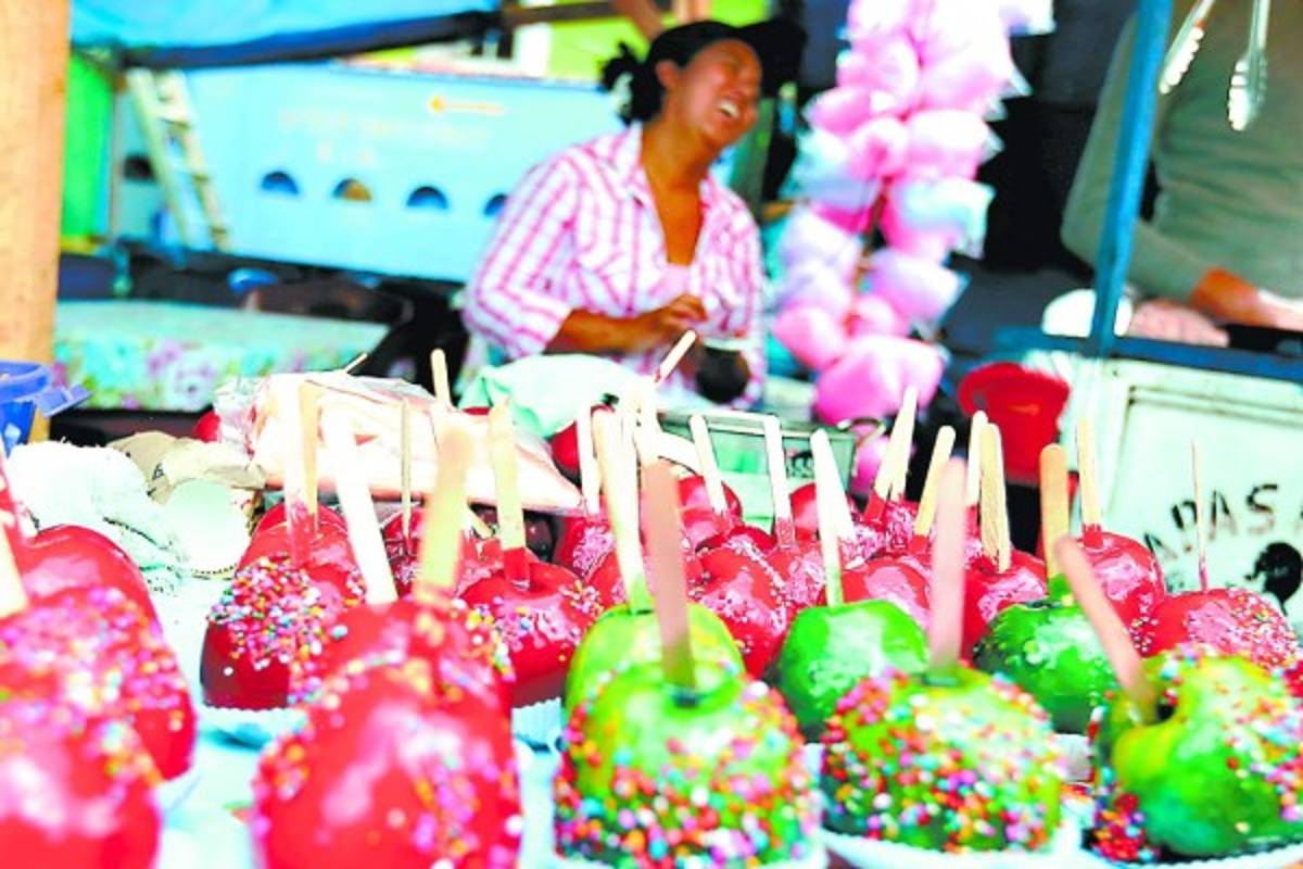 Aldea suyapa se reviste de fe, alegría y color