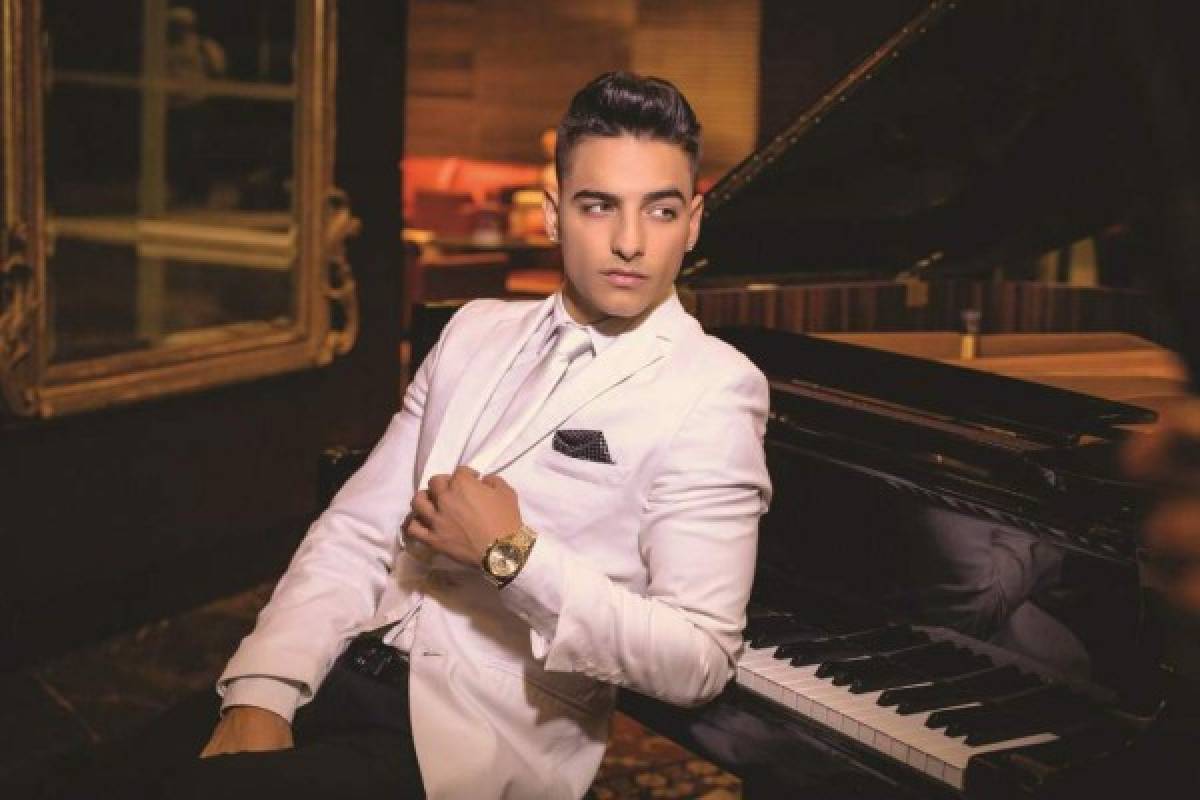 Maluma causa euforia en concierto al besar en la boca a una de sus fans